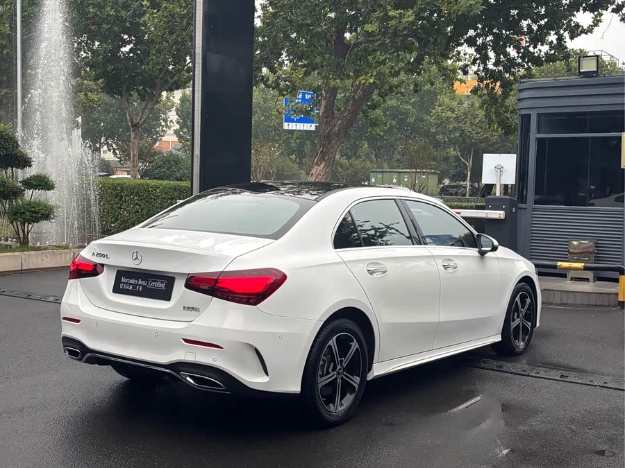 Mercedes-Benz A-Class 2023 A 200 L Fashion Edition - zdjęcie 5