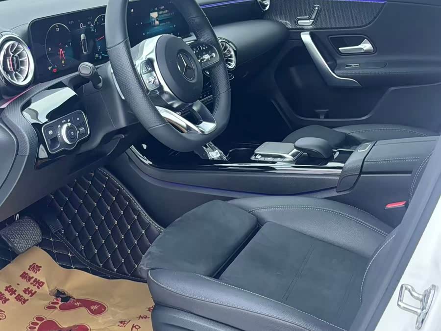 Mercedes-Benz A-Class 2023 A 200 L Fashion Edition - zdjęcie 8