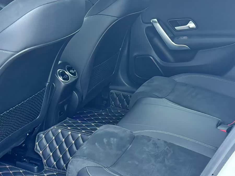 Mercedes-Benz A-Class 2023 A 200 L Fashion Edition - zdjęcie 9
