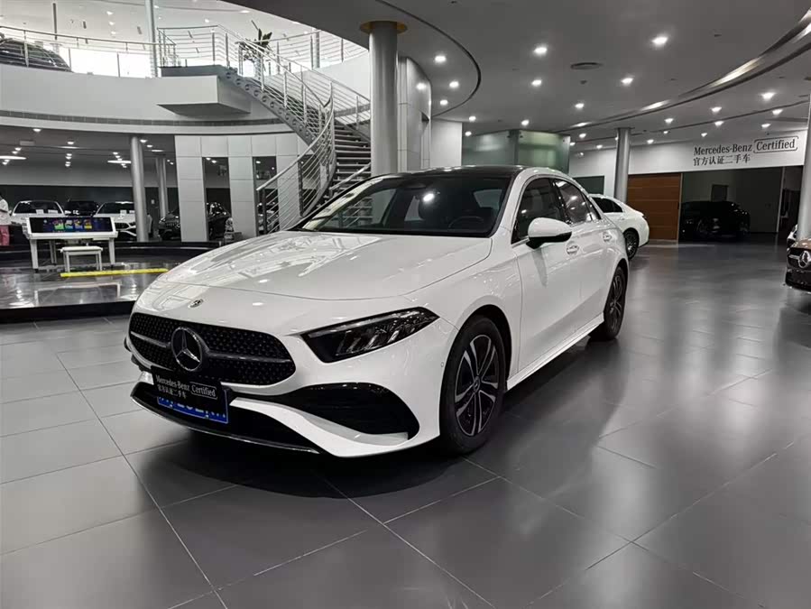 Mercedes-Benz A-Class 2024 A 200 L Dynamic - zdjęcie 1