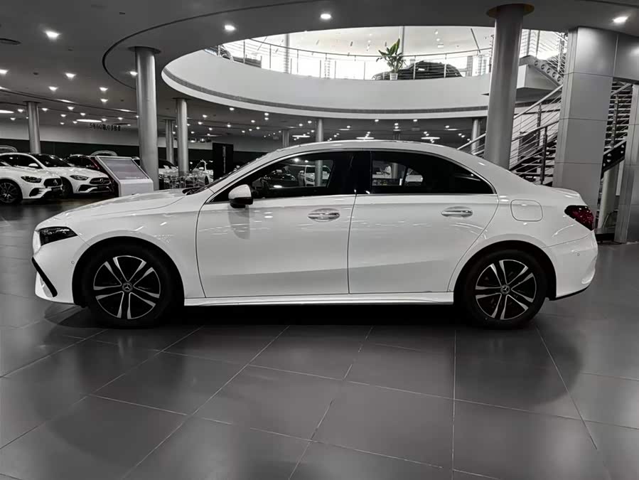 Mercedes-Benz A-Class 2024 A 200 L Dynamic - zdjęcie 2