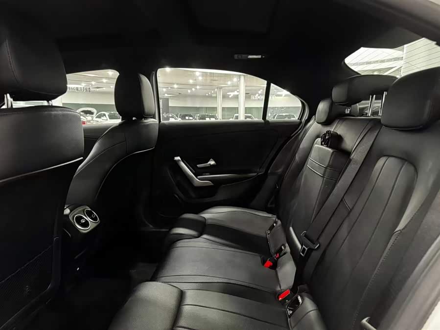 Mercedes-Benz A-Class 2024 A 200 L Dynamic - zdjęcie 14