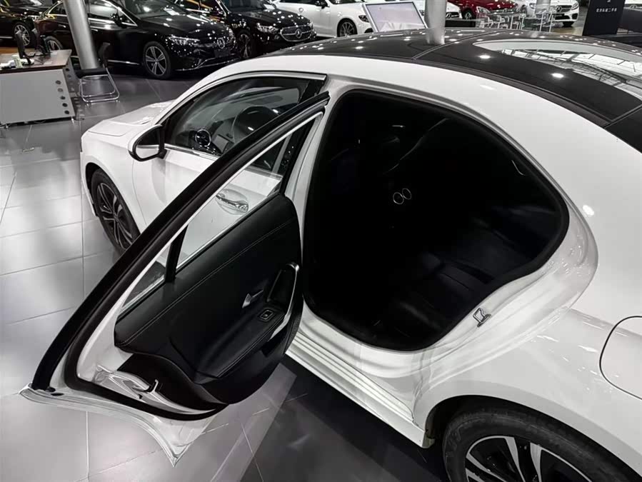 Mercedes-Benz A-Class 2024 A 200 L Dynamic - zdjęcie 15
