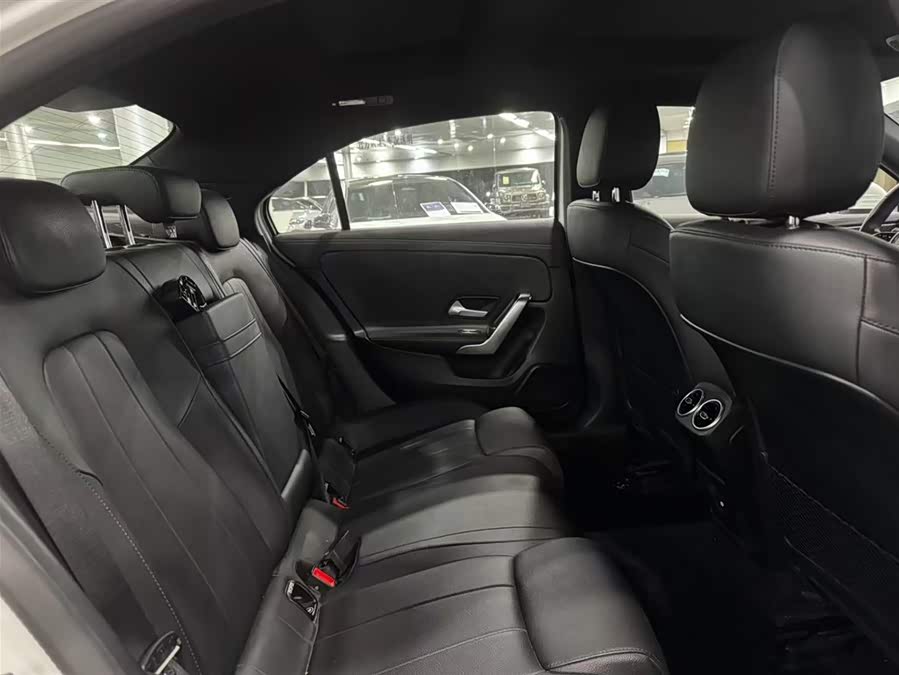 Mercedes-Benz A-Class 2024 A 200 L Dynamic - zdjęcie 16