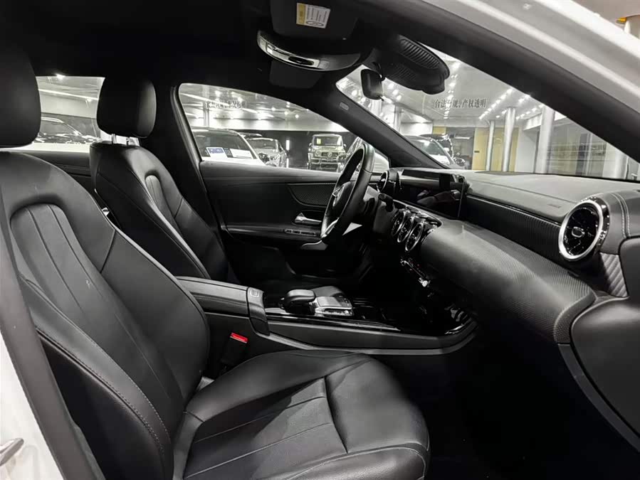 Mercedes-Benz A-Class 2024 A 200 L Dynamic - zdjęcie 19