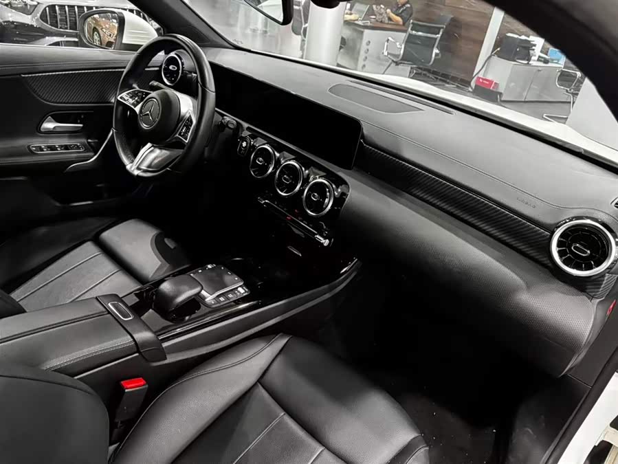 Mercedes-Benz A-Class 2024 A 200 L Dynamic - zdjęcie 20