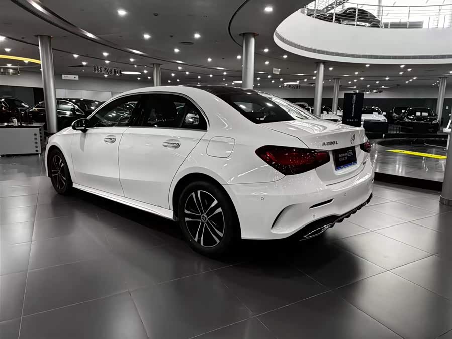Mercedes-Benz A-Class 2024 A 200 L Dynamic - zdjęcie 3