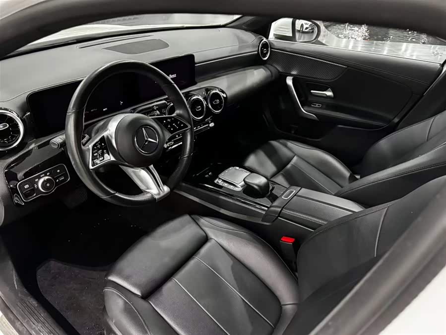 Mercedes-Benz A-Class 2024 A 200 L Dynamic - zdjęcie 9