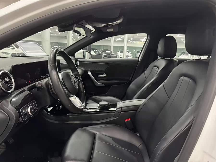 Mercedes-Benz A-Class 2024 A 200 L Dynamic - zdjęcie 10