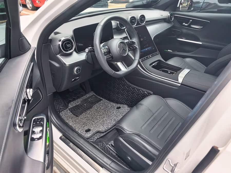 Mercedes-Benz C-Class 2023 C 200 L Sport Edition - zdjęcie 17