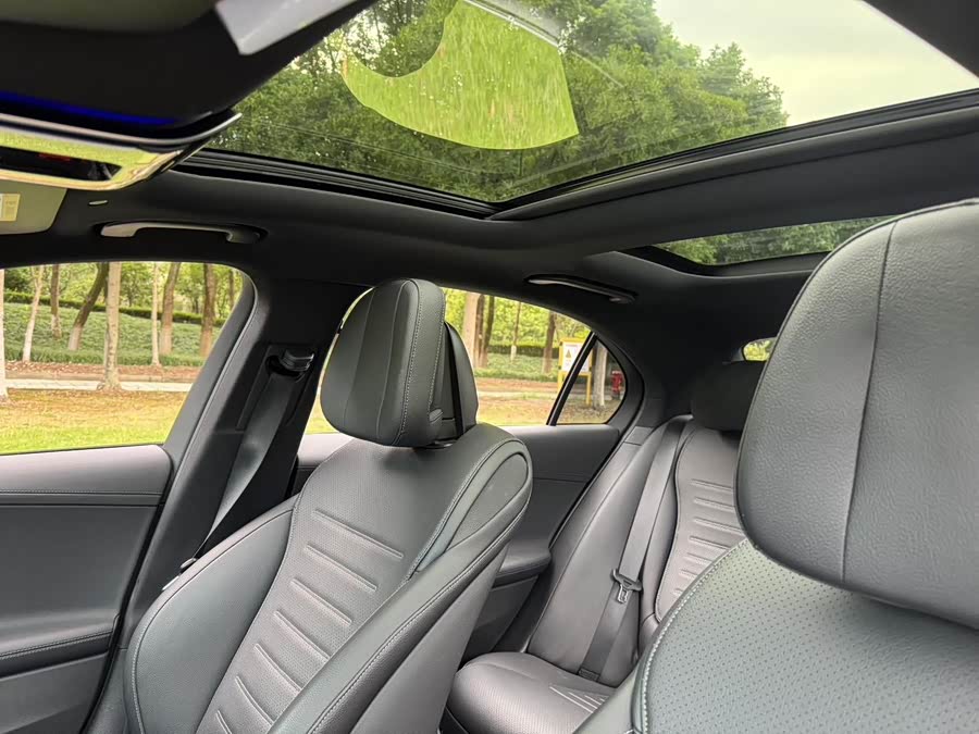 Mercedes-Benz C-Class 2023 C 260 L Sport Edition - zdjęcie 9