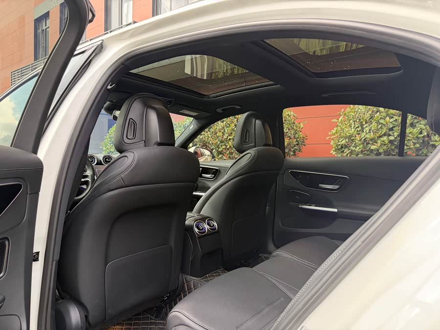 Mercedes-Benz C-Class 2025 C 260 L Sport Edition - zdjęcie 11