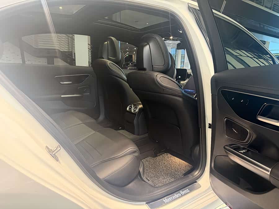 Mercedes-Benz C-Class 2025 C 260 L Sport Edition - zdjęcie 13