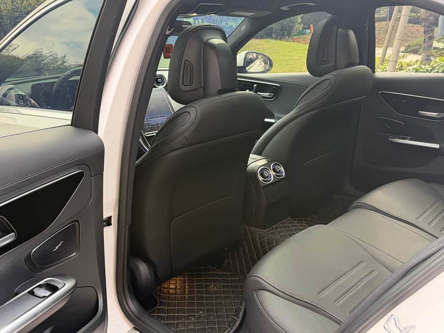 Mercedes-Benz C-Class 2025 C 260 L Sport Edition - zdjęcie 16