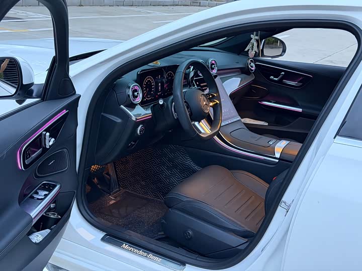 Mercedes-Benz C-Class 2025 C 260 L Sport Edition - zdjęcie 16