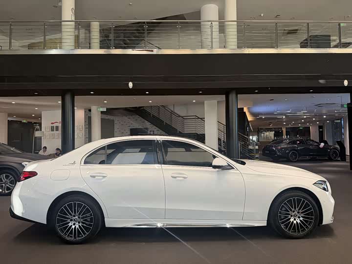 Mercedes-Benz C-Class 2025 C 260 L Sport Edition - zdjęcie 17