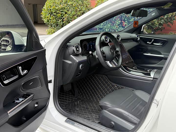Mercedes-Benz C-Class 2025 C 260 L Sport Edition - zdjęcie 20