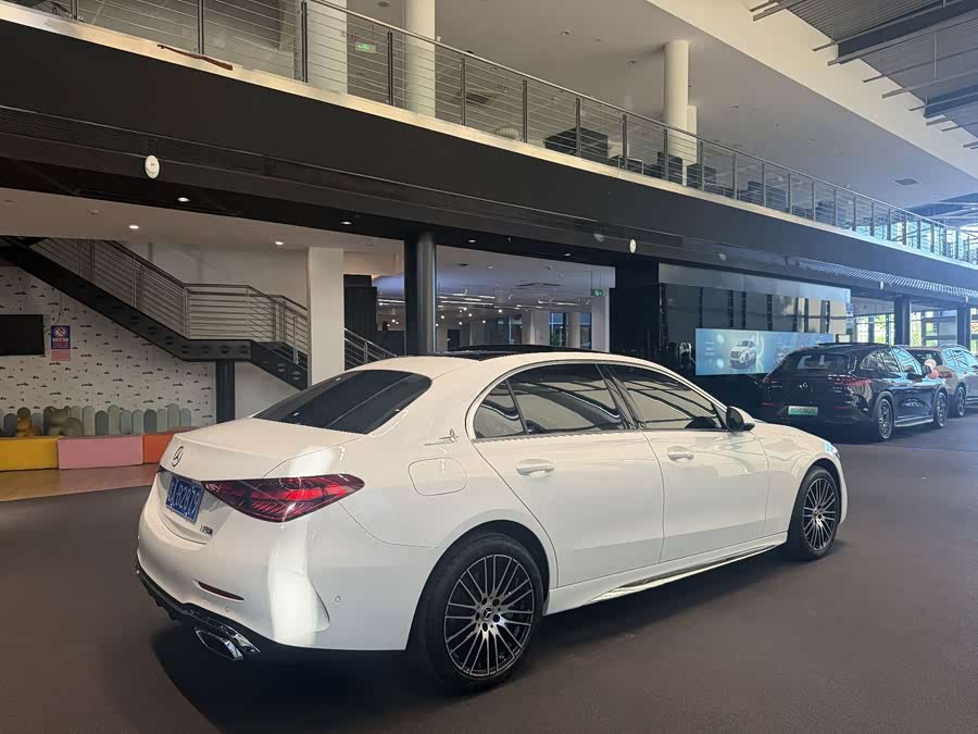 Mercedes-Benz C-Class 2025 C 260 L Sport Edition - zdjęcie 6