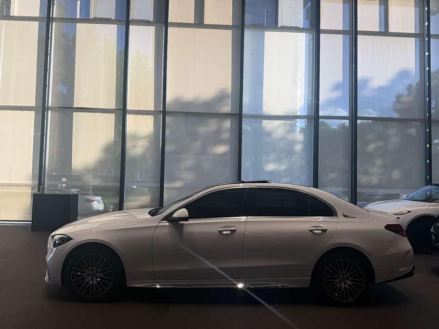 Mercedes-Benz C-Class 2025 C 260 L Sport Edition - zdjęcie 7