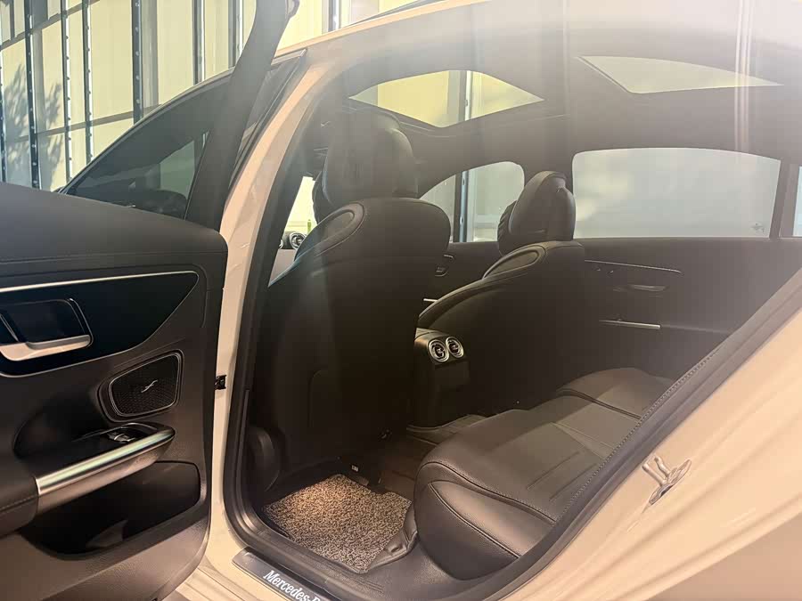 Mercedes-Benz C-Class 2025 C 260 L Sport Edition - zdjęcie 9