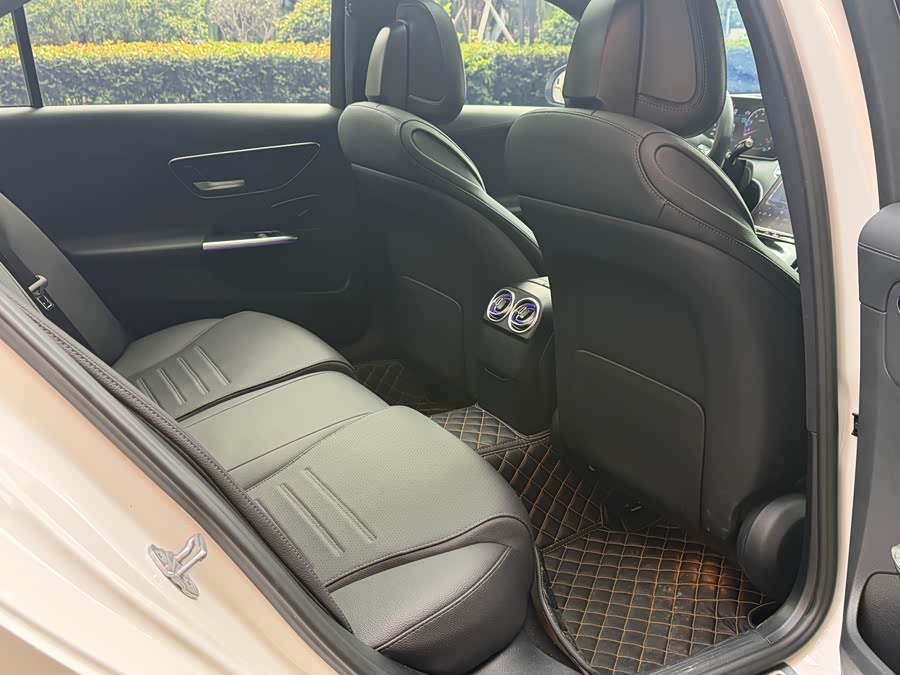 Mercedes-Benz C-Class 2025 C 260 L Sport Edition - zdjęcie 10