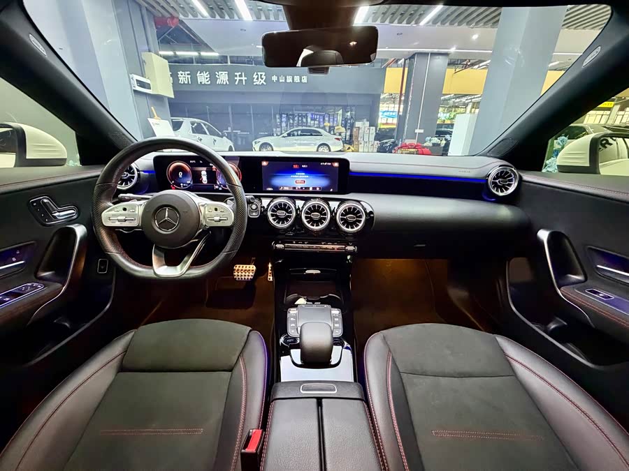 Mercedes-Benz CLA 200 4MATIC - zdjęcie 10