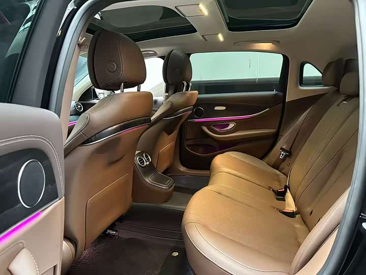 Mercedes-Benz E-Class 2023 E 260 L Sport - zdjęcie 16
