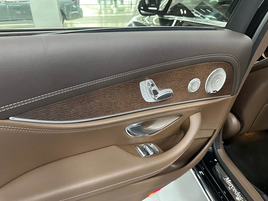 Mercedes-Benz E-Class 2023 E 300 L Luxury - zdjęcie 11