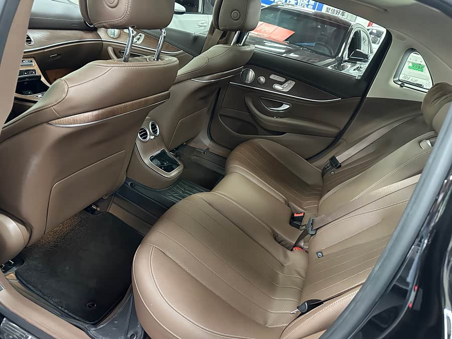 Mercedes-Benz E-Class 2023 E 300 L Luxury - zdjęcie 13