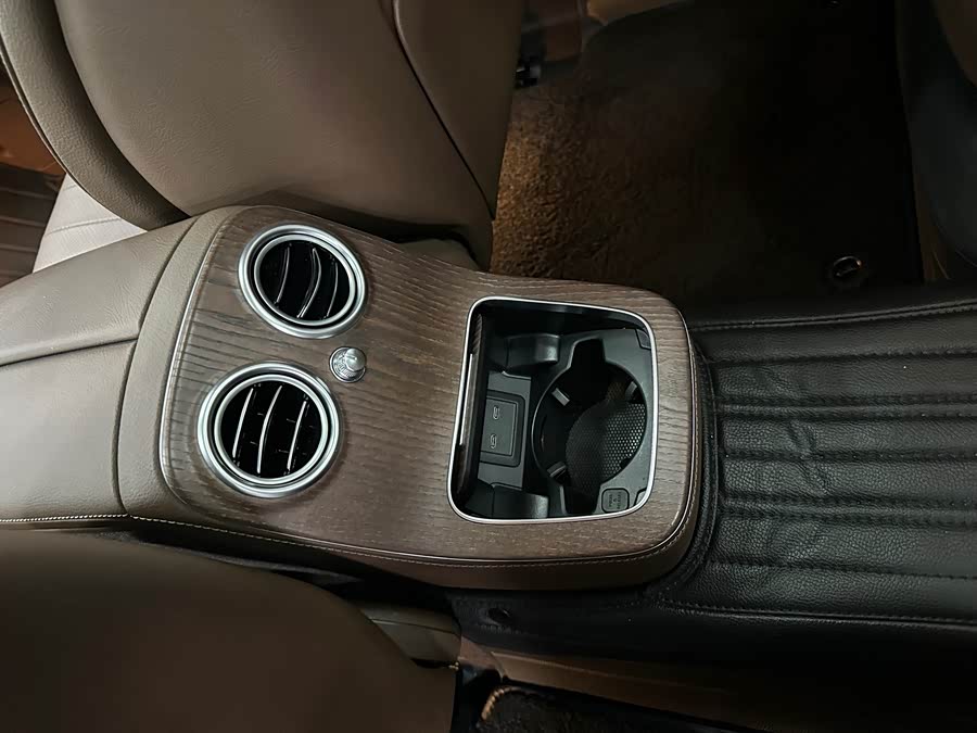Mercedes-Benz E-Class 2023 E 300 L Luxury - zdjęcie 14