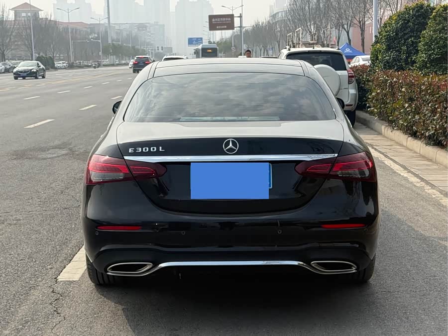 Mercedes-Benz E-Class 2023 E 300 L Luxury - zdjęcie 3