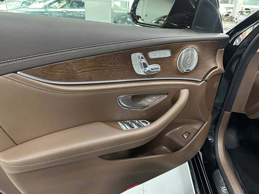 Mercedes-Benz E-Class 2023 E 300 L Luxury - zdjęcie 4