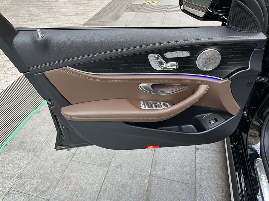 Mercedes-Benz E-Class 2023 E 300 L Sport Luxury - zdjęcie 15