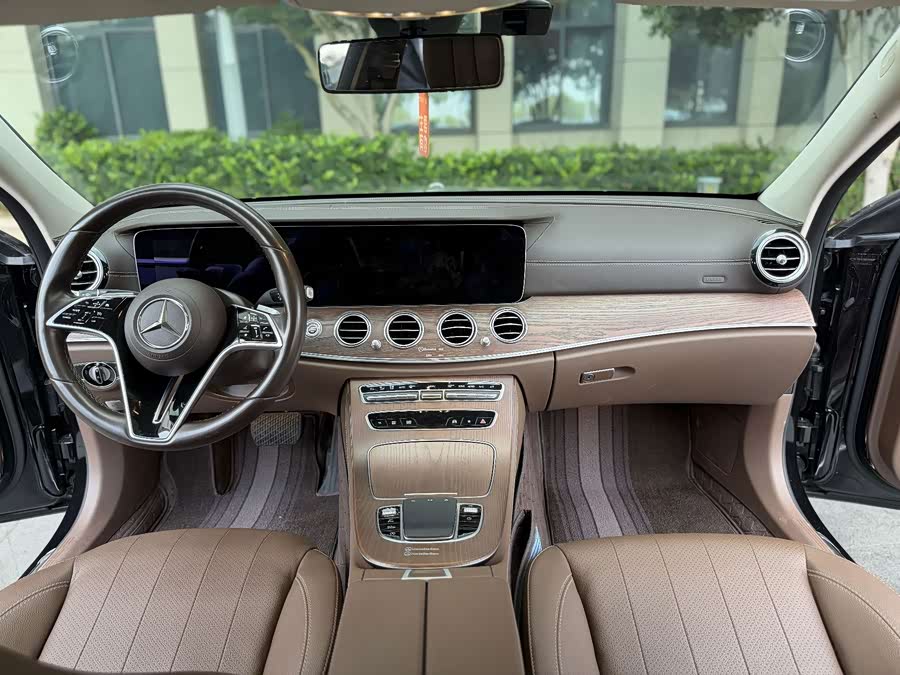 Mercedes-Benz E-Class 2023 Facelift E 300 L Fashion Edition - zdjęcie 4