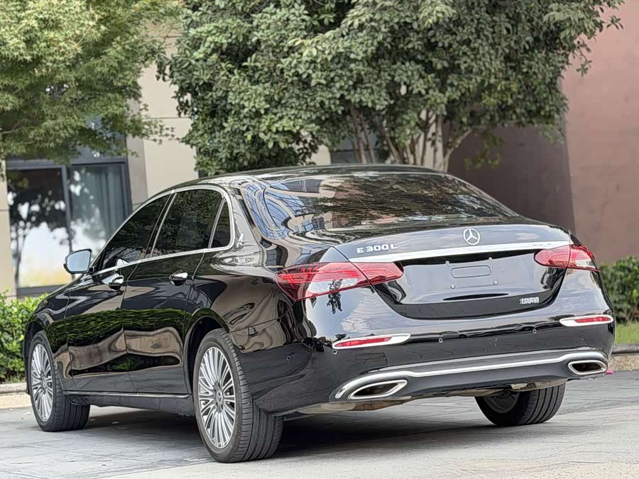 Mercedes-Benz E-Class 2023 Facelift E 300 L Fashion Edition - zdjęcie 9