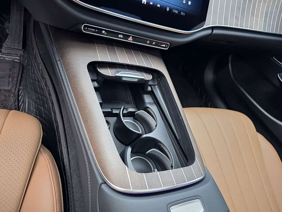 Mercedes-Benz E-Class 2024 E 300 L Fashion Edition - zdjęcie 13