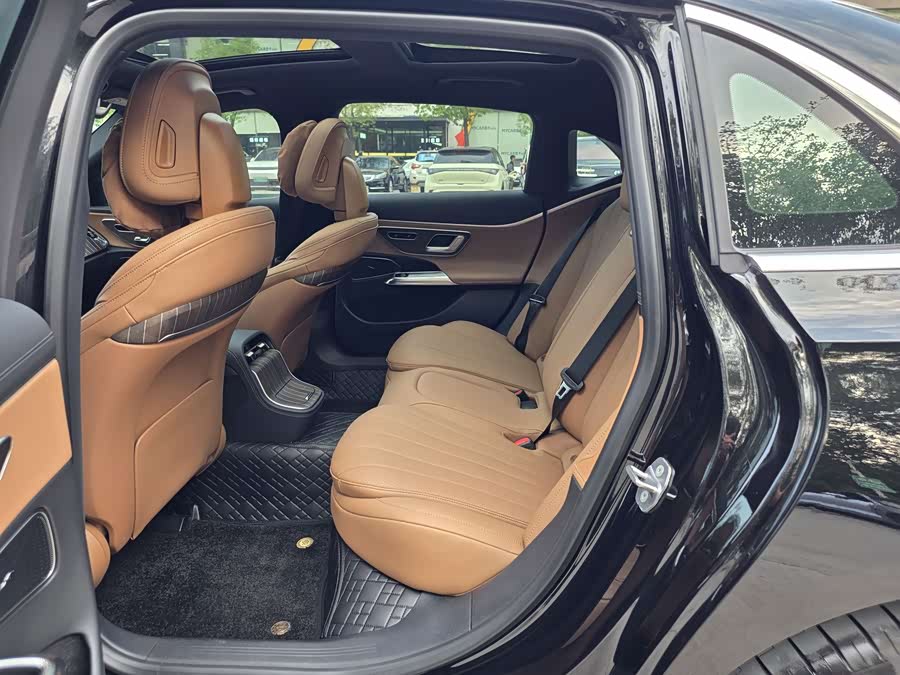 Mercedes-Benz E-Class 2024 E 300 L Fashion Edition - zdjęcie 14