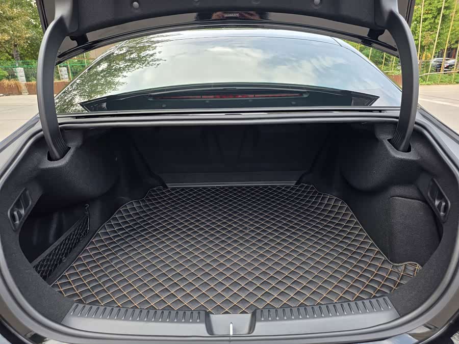 Mercedes-Benz E-Class 2024 E 300 L Fashion Edition - zdjęcie 16