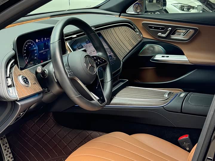 Mercedes-Benz E-Class 2024 E 300 L Fashion Edition - zdjęcie 18