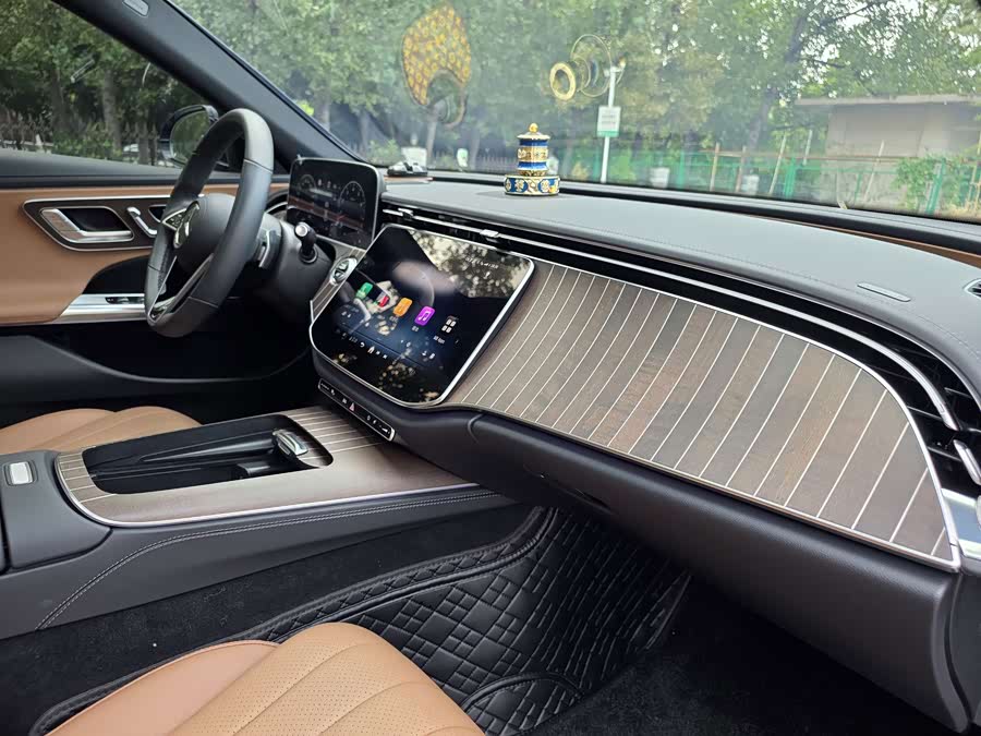 Mercedes-Benz E-Class 2024 E 300 L Fashion Edition - zdjęcie 18