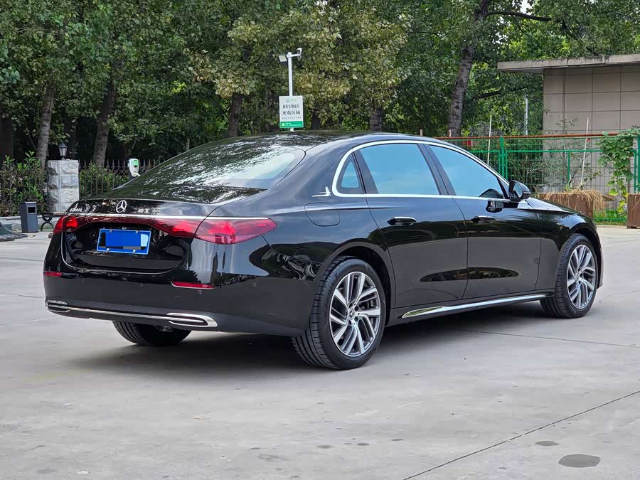 Mercedes-Benz E-Class 2024 E 300 L Fashion Edition - zdjęcie 4