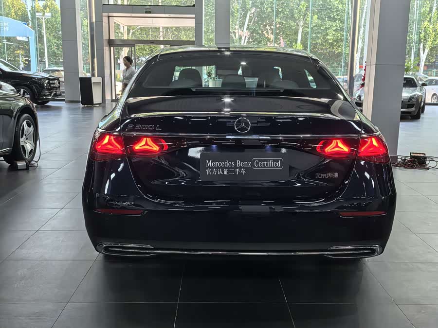 Mercedes-Benz E-Class 2024 E 300 L Premium - zdjęcie 13