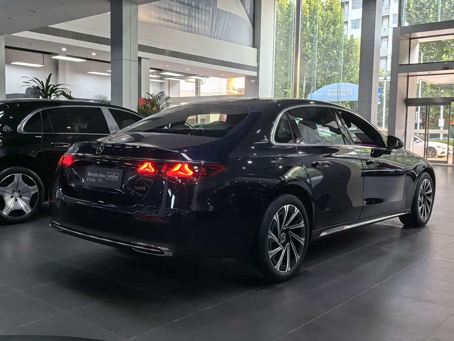 Mercedes-Benz E-Class 2024 E 300 L Premium - zdjęcie 14