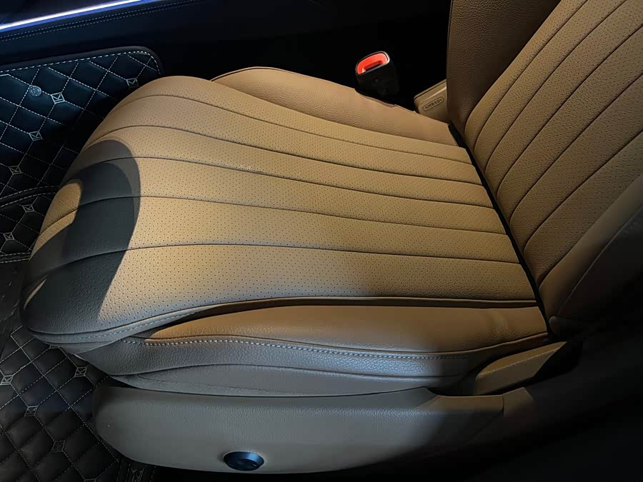 Mercedes-Benz E-Class 2024 Facelift E 300 L Luxury - zdjęcie 13