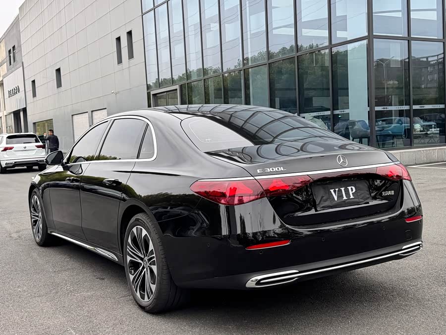 Mercedes-Benz E-Class 2025 E 300 L Fashion - zdjęcie 14