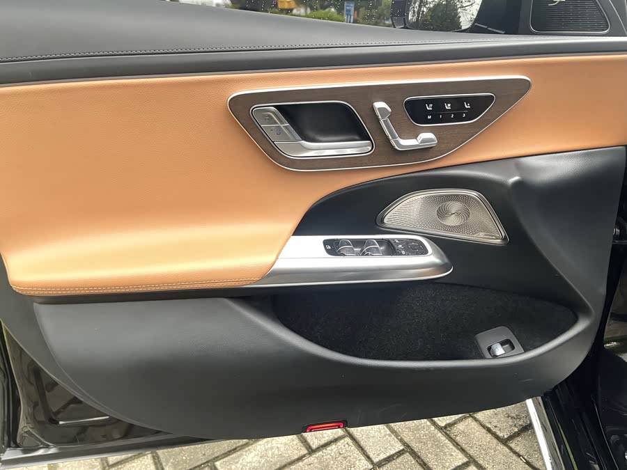 Mercedes-Benz E-Class 2025 E 300 L Luxury - zdjęcie 12