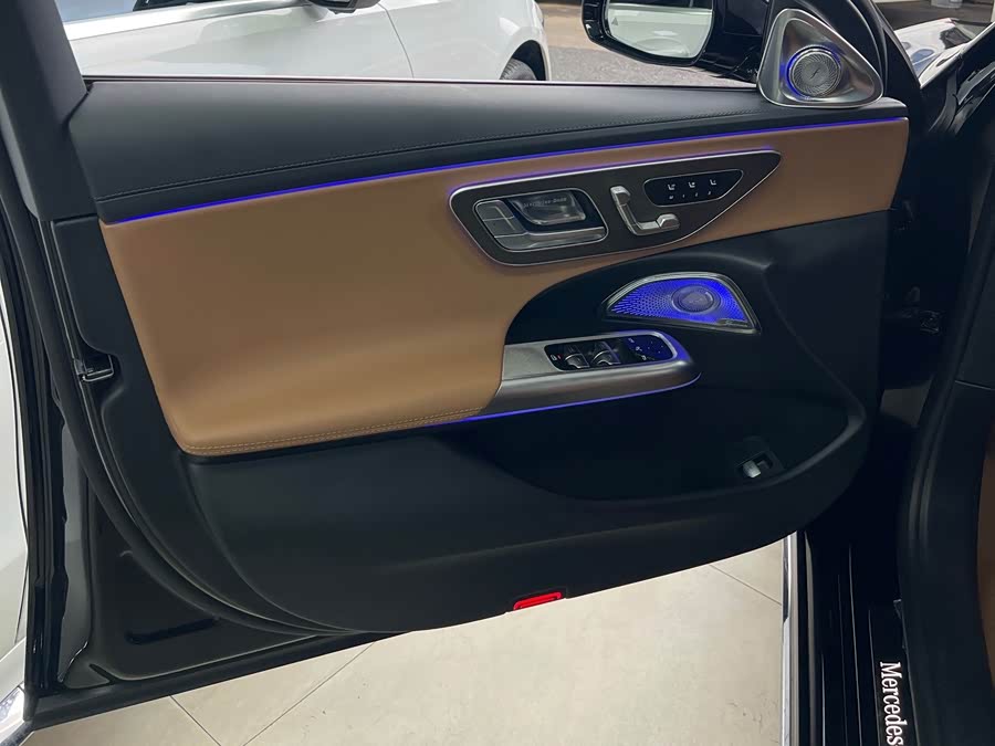 Mercedes-Benz E-Class 2025 E 300 L Luxury - zdjęcie 12