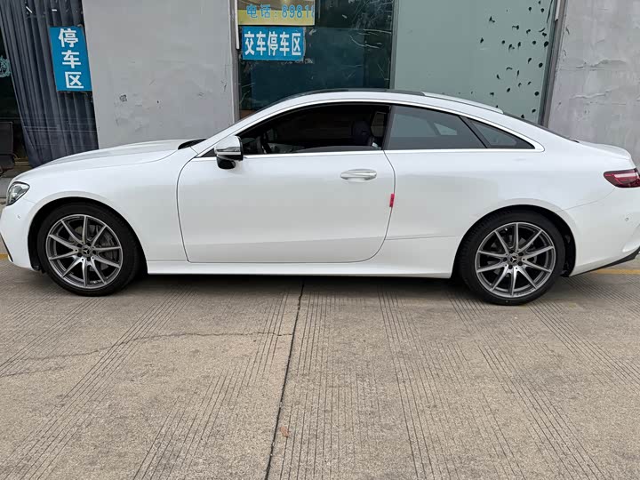 Mercedes-Benz E-Class (Imported) 2023 E 260 Coupe - zdjęcie 11