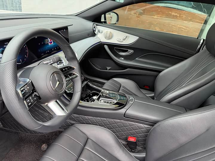 Mercedes-Benz E-Class (Imported) 2023 E 260 Coupe - zdjęcie 17