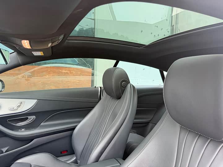 Mercedes-Benz E-Class (Imported) 2023 E 260 Coupe - zdjęcie 18